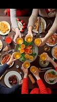 ai generativ Gruppe von Beste freunde Toasten mit Wein beim Restaurant Aussicht von über foto