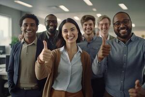 ai generativ Gruppe von gemischtrassig Menschen mit Hände oben lächelnd beim Kamera zusammen korporativ Mannschaft Kollegen Glückwunsch Mitarbeiter mit Geschäft Erfolg im Coworking geteilt Büro foto