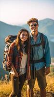 ai generativ Reisender Paar mit Rucksäcke nehmen Selfie Porträt Wandern Berge glücklich Kerl und Mädchen haben Spaß draußen foto