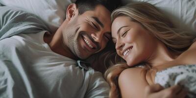 ai generativ jung Paar haben Spaß kitzeln im Bett zusammen Mann und Ehefrau im Liebe Lachen beim Zuhause Beziehung und glücklich Lebensstil Konzept foto