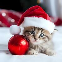 ai generiert Porträt von ein süß gestreift Katze im ein rot Santa Hut. Zuhause Haustier im Kostüm zum Weihnachten und Neu Jahr. foto