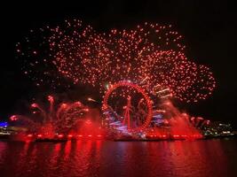 London im das Vereinigtes Königreich auf 1 Januar 2024. ein Aussicht von Londons Neu Jahre Feuerwerk im Januar 2024 foto