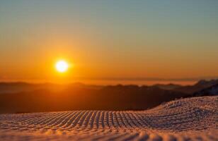 frisch gepflegt Ski Steigung foto