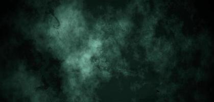 gruseliger Grunge-Hintergrund mit dunkler Rauchwand foto