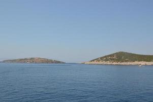 Ägäis in der Türkei, Panorama von Bergen und Küste foto