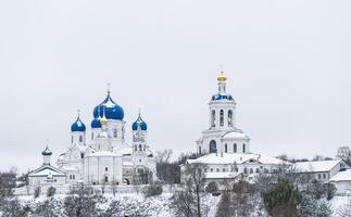 bogolyubsky Kloster von das Geburt von das Jungfrau Maria, ein Damen orthodox Kloster im das Dorf von bogoljubowo, suzdal Bezirk, vladimir Region foto