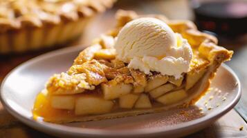 ai generiert Apfel Kuchen mit Eis Sahne auf hölzern Hintergrund. selektiv Fokus. foto