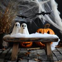 ai generiert Halloween Dekoration mit Kürbisse, Geister und Spinnen auf hölzern Hintergrund foto