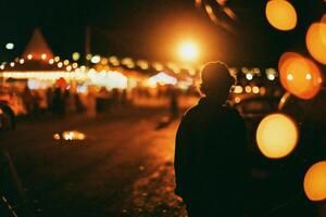 ai generiert verschwommen Hintergrund von Menschen beim ein Konzert. abstrakt verschwommen Hintergrund mit Bokeh. foto