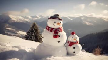 ai generiert Winter Weihnachten - - zwei glücklich Schneemann freunde auf schneebedeckt Berge beim Tag Licht, neural Netzwerk generiert Bild foto