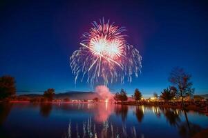 Feuerwerk Hintergrund. Neu Jahr, Weihnachten von Geburtstag Feier. festlich Stimmung foto