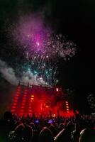 Feuerwerk Hintergrund. Neu Jahr, Weihnachten von Geburtstag Feier. festlich Stimmung foto