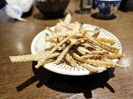 schließen oben Aal schärfen senbei oder gebraten Aal Knochen. es ist ein berühmt japanisch Rezept. foto