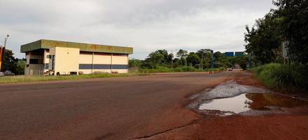 cassilandia, mato grosso do sul, brasilien, 2021 -autobahn in der stadt cassilandia foto