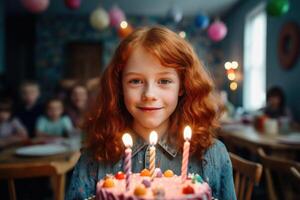 ai generiert ein rothaarig jung Mädchen werden Schlag aus das Kerzen auf das Geburtstag Kuchen foto