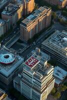 ai generiert Antenne Aussicht von Stadtbild während Tageslicht. verschiedene Gebäude mit anders architektonisch Designs sind sichtbar, etwas haben Hubschrauberlandeplätze auf das Dach. ai generiert foto