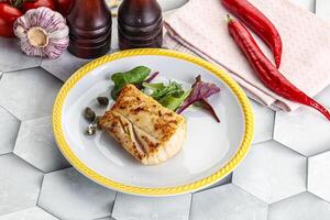 geröstet Kabeljau Fisch Steak mit Salat foto