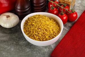 trocken Weizen Bulgur Müsli Haufen foto