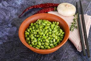 Schüssel von köstlich Edamame Bohnen foto