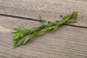 Grün Estragon Kraut würzen zum Kochen foto