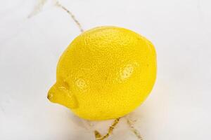 reif sauer Gelb saftig Zitrone foto