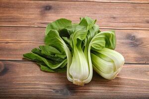 asiatisch Küche frisch roh Salat pak choi foto