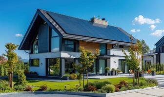 ai generiert modern Haus mit Solar- Paneele Eingerichtet auf das Dach. modern Haus mit Solar- Paneele Eingerichtet auf das Dach. foto