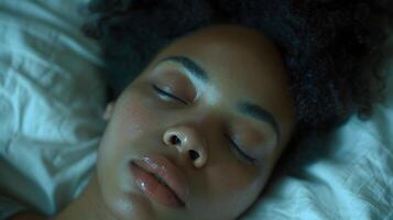 ai generiert Porträt von ein jung schwarz weiblich Schlafen krank im ein Krankenhaus Bett mit ein schmerzte Gesicht, Hintergrund Bild, ai generiert foto