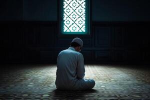 ai generiert Moslem Mann tun salat beten zum Allah Innerhalb das Moschee beim Nacht, Tahajjud beten. foto