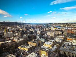 Ansichten von Portland von ein hoch Punkt im das Stadt. Aussicht von das Fenster von das Portland Stadt Grill Meeresfrüchte Restaurant. foto