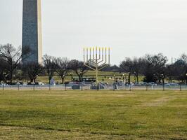 Washington, Gleichstrom, USA - - 16.12.2023 ein groß Menora und das Washington Monument. foto