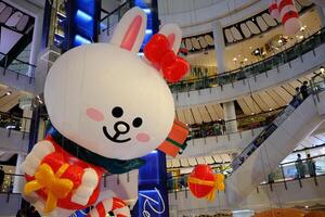 Bangkok, Thailand November 18, 2022 Kaninchen enorm Ballon, braun ist ein berühmt Linie freunde Charakter. es ist ins Leben gerufen im 2011. foto