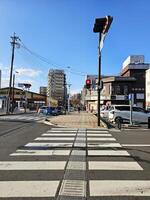 treffen, Japan November 11, 2023 Kreuzung im Vorderseite von treffen Bahnhof. treffen ist ein Stadt auf Japan Kyushu Insel. foto