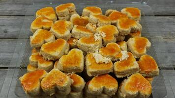 kue kacang oder Erdnuss Butter Kekse, hausgemacht Kekse zum eid Mubarak. Erdnuss Kuchen oder kue kacang ist ein Essen Das ist häufig serviert auf Ferien oder auf eid al-fitr im Indonesien Land. foto