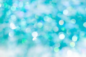 Beleuchtung auf Blau Hintergrund. Urlaub Bokeh. abstrakt. Weihnachten Hintergrund. festlich abstrakt Hintergrund mit Bokeh defokussiert Beleuchtung und Sterne foto