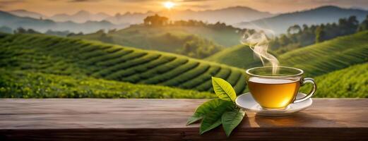 ai generiert ein dämpfen Tasse von Tee mit Grün Blätter auf ein hölzern Oberfläche mit ein szenisch Tee Plantage beim Sonnenaufgang. Panorama mit Kopieren Raum. Banner. foto