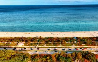 Antenne Aussicht von Miami Strand und Ozean. ein expansiv Aussicht von Miami Strand und das riesig Ozean Dehnen darüber hinaus Es, genommen von über. foto