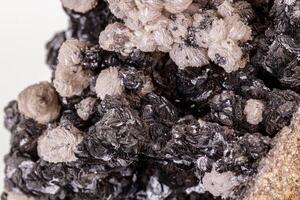 Makro Stein Fugenmörtel Mineral auf Weiß Hintergrund foto