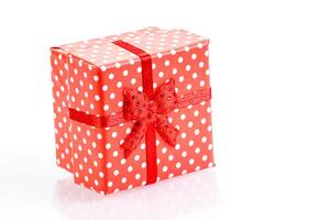 schön Neu Jahr rot Geschenk Kisten auf Weiß Hintergrund foto