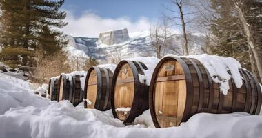 ai generiert hölzern Fässer mit Metall Reifen, eingebettet im ein schneebedeckt Berg Landschaft, widerhallend des Winters Reinheit foto