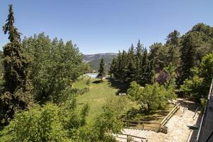 Ansichten von das Terrasse von das Hotel Parador nacional im das schön Natur von das Sierra de Cazorla, jaen, Spanien. foto