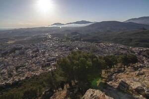 Wege um Santa Catalina Schloss im jaen, Spanien. großartig Ansichten beim das oben von das Santa Catalina hügel. foto