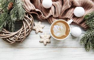 Weihnachtskomposition mit Keksen und Kaffee foto