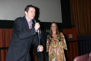 Tom Malloy und Aimee Schoof Sprechen im das Theater vor zu das Alphabet Mörder Screening beim das Laemmles Monica 4 Theater im Santa monika, ca. November 14, 2008 foto