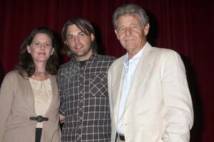 Sam Nelson Schwester Tracy Nelson, mit Onkel David Nelson beim das usps Briefmarke Enthüllung von Briefmarken Auszeichnung früh Fernsehen Erinnerungen beim das Fernseher Akademie im Nein Hollywood, ca. auf August 11, 2009 2009 foto