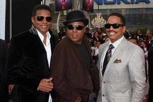 Tito, Jackie, Marlon Jackson ankommen beim das diese ist es Premiere Nokia Theater beim la Leben los Engel, ca. Oktober 27, 2009 foto