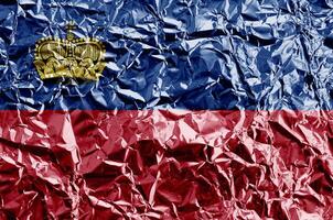 Liechtenstein Flagge abgebildet im Farbe Farben auf glänzend zerknittert Aluminium vereiteln Nahaufnahme. texturiert Banner auf Rau Hintergrund foto