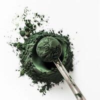 ai generiert ein Scoop von Spirulina Pulver mit ein Messung Löffel oben Aussicht isoliert auf ein transparent Hintergrund foto