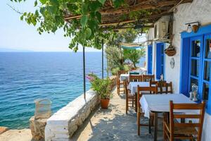 ai generiert griechisch Kultur mit traditionell Weiß und Blau griechisch die Architektur, Taverne durch das Meer foto