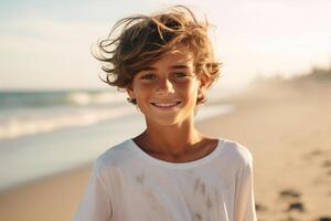ai generiert glücklich Junge genießen Strand beim Sonnenuntergang foto